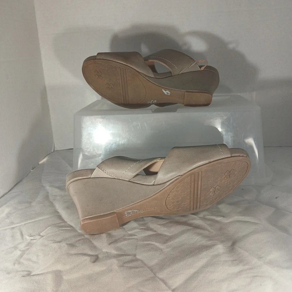 Naturalizer Nico Taupe Wedge Sandals Womens 6.5M N5 Comfort Crossover Slide Z226
